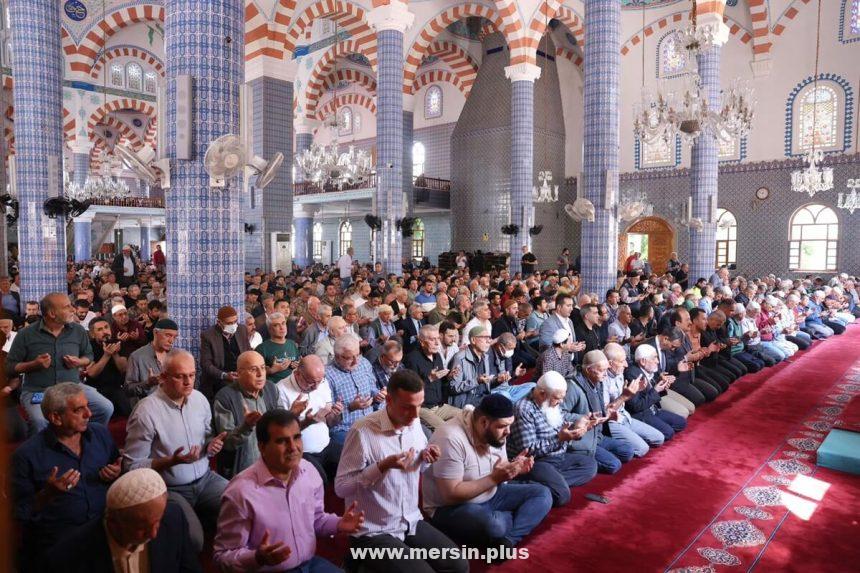 Valimiz Ali Hamza Pehlivan Muğdat Camii’nde Düzenlenen Mevlit Programına Katıldı