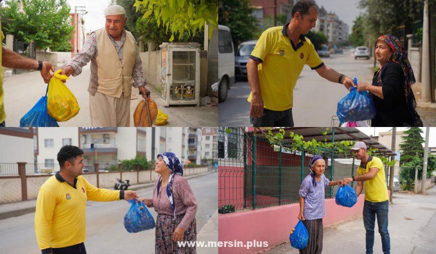 Tarsus Belediyesi 2 Ton Yeni Dünya Meyvesini Kapı Kapı Gezerek Dağıttı