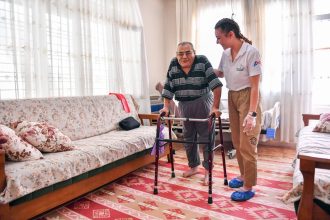 Evde Sağlık Ve Bakım Ekipleri, Doktorların ‘Artık Yürüyemezsin’ Dediği 69 Yaşındaki Bahattin Aslan’ın Da Elinden Tuttu