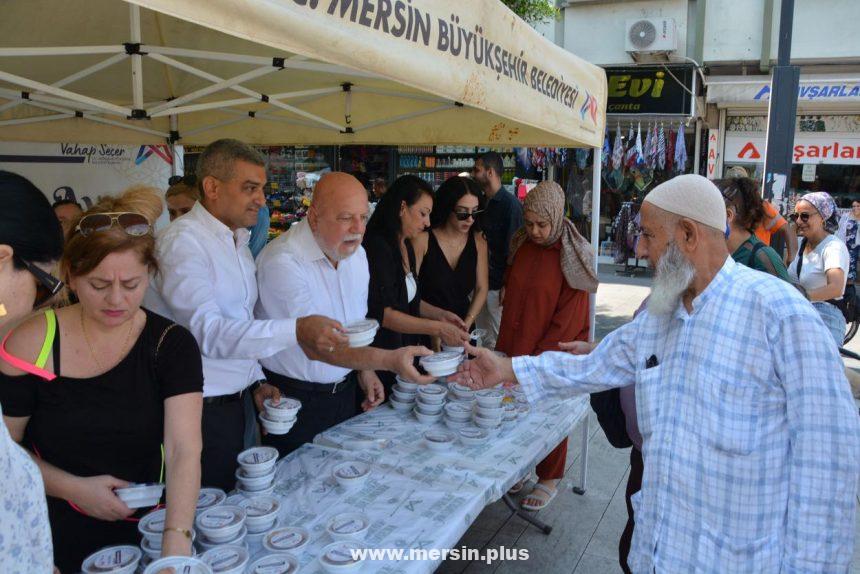 Buyuksehir-Ashanesinde-Bolluk-Ve-Bereket-Icin-Kaynayan-Asureler-Mersinlilere-Dagitildi