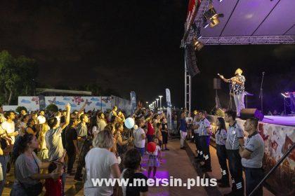 Büyükşehir, Zafer Bayramı Coşkusunu Kent Genelinde Muhteşem Konserle Taçlandırdı