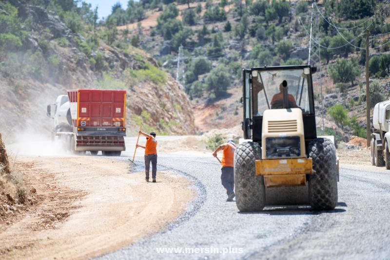 Büyükşehir’in Kırsalda Yol Çalışmaları Devam Ediyor