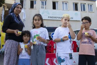 Fındıkpınarı’nda Çocukları Serinleten Sürpriz: Limonlu Dondurma