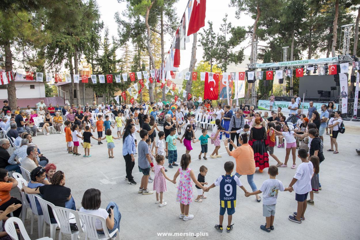 Büyükşehir Ekipleri, İlçelerde Yaz Akşamlarına Renk Katıyor