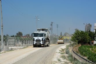 Büyükşehir Tarsus’ta Yol Çalışmalarını Sürdürüyor