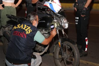 Mersin Polisi, Motosikletlere Yönelik Gece Şok Denetim Gerçekleştirdi.