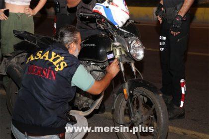 Mersin Polisi, Motosikletlere Yönelik Gece Şok Denetim Gerçekleştirdi.