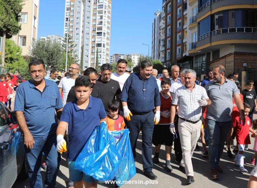 Toroslar’da Oyun Oynayan Çocuklar, Park Ve Sokaklarda Çöp Toplama Faaliyeti Gerçekleştirdi