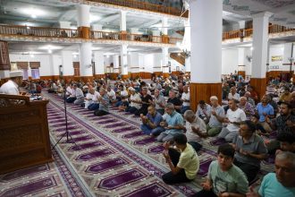 Vali Ali Hamza Pehlivan, Erdemli'deki Merkez Camii'nde Düzenlenen Mevlid Kandili'nin Katılımına İzin Verdi.