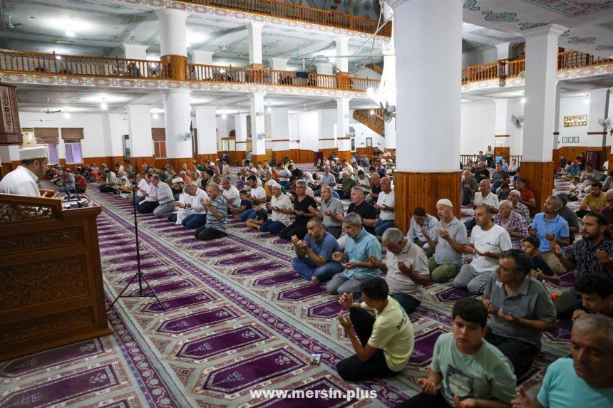 Vali Ali Hamza Pehlivan, Erdemli'Deki Merkez Camii'Nde Düzenlenen Mevlid Kandili'Nin Katılımına İzin Verdi.