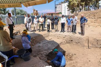 Valimiz Ali Hamza Pehlivan, Toroslar İlçesi Demirtaş Mahallesi’nde Bulunan Yumuktepe Höyüğü Kazı Alanını Ziyaret Etti, Incelemelerde Bulundu.