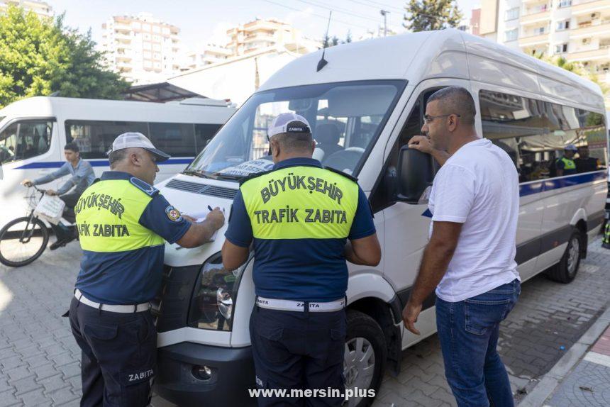 Büyükşehir Zabıta Görevlileri, Okul Servislerini İnceliyor