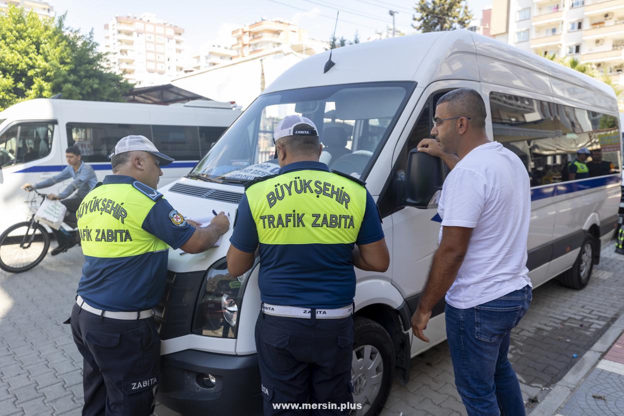 Büyükşehir Zabıta Görevlileri, Okul Servislerini İnceliyor