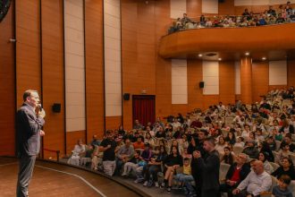 4. Yenişehir Komedi Oyunları Festivali Açılışını Gerçekleştirdi