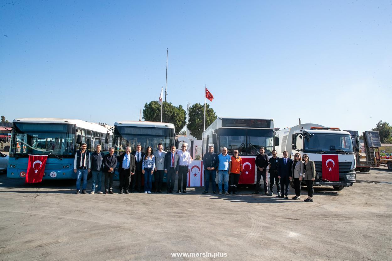 Büyükşehir, Gazimağusa Belediyesi’ne 3 Yolcu Otobüsü İle Birlikte Yol Süpürme Aracı Hibe Etti