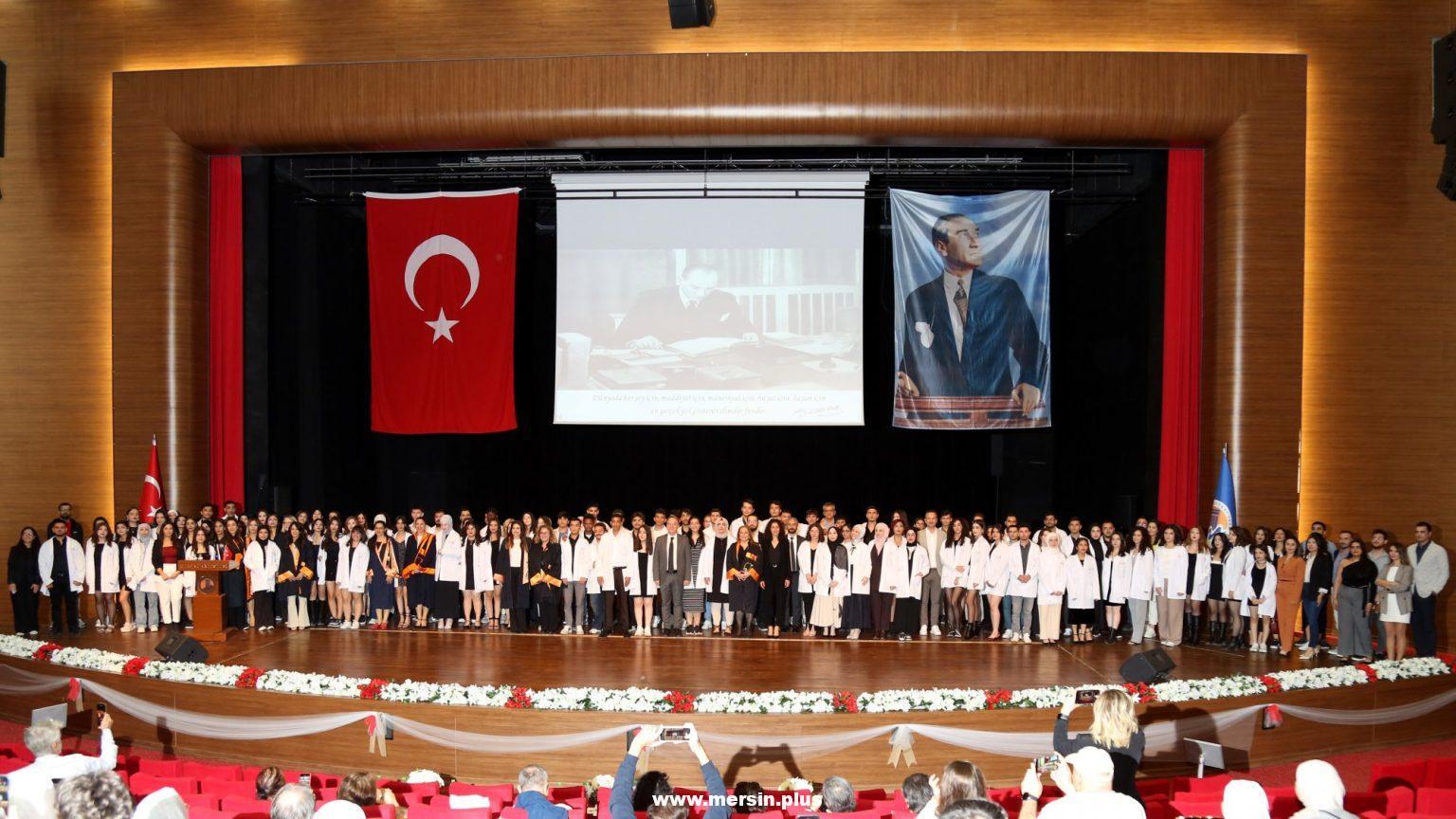 Eczacılık Fakültesi 1. Sınıf Öğrencilerimiz Düzenlenen Törenle Beyaz Önlüklerini Giydi