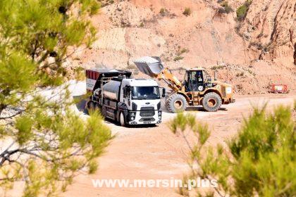 Mersin Büyükşehir'In Kırsal Mahallelerdeki Yol Çalışmaları Hız Kesmeden Devam Ediyor