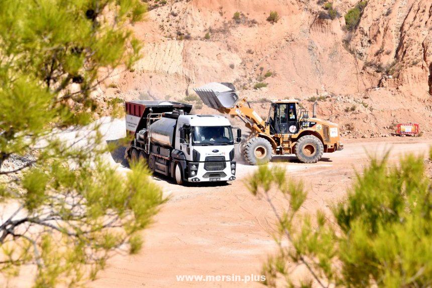 Mersin Büyükşehir'In Kırsal Mahallelerdeki Yol Çalışmaları Hız Kesmeden Devam Ediyor