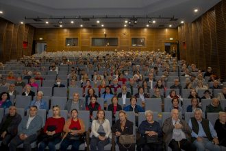 ‘Misafir’ Oyunu Perdelerini Büyükşehir’in Emekli Evi Üyeleri’ne Açtı