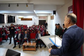 Rektörümüz Prof. Dr. Erol Yaşar Mezunu Olduğu Hacı Sabancı Anadolu Lisesi’nde Öğrencilerle Buluştu