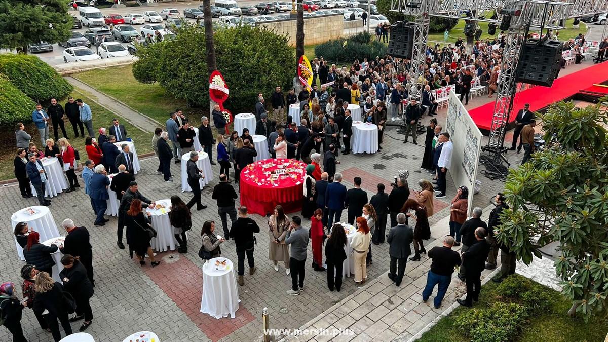 Yıldız Pehlivan'In Ev Sahipliğinde &Quot;Bolkarlar'Dan Toroslar'A Desenlerin Sırrı&Quot; Kıyafet Sunumu Ve Sergisi Vali Ali Hamza Pehlivan'In Katılımıyla Yapıldı