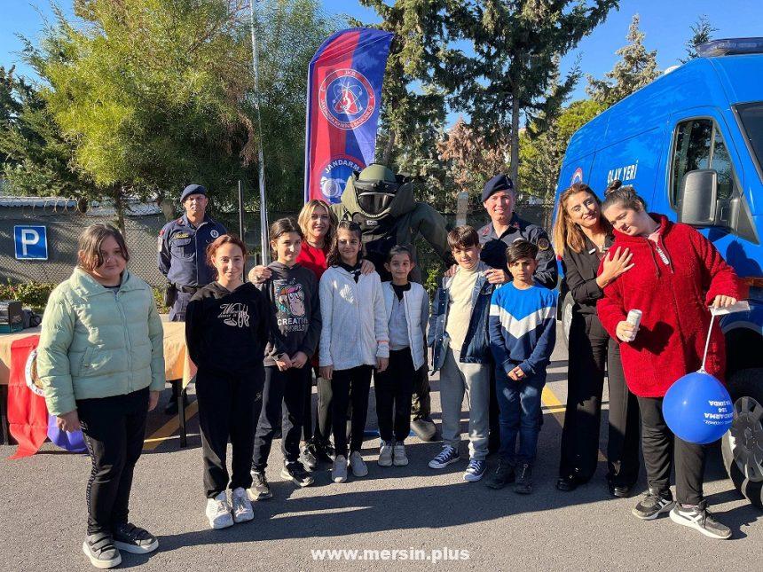 Mersin İl Jandarma Komutanlığı Öğrencilere Tanıtım Ve Bilgilendirme Etkinliği Düzenledi