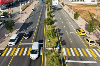 İsmet İnönü Bulvarı'Nda 800 Metrelik Yol Üzerinde Yer Alan Mersin Büyükşehir Belediyesi Tarafından Yenilendi