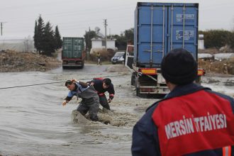 Mersin Büyükşehir İtfaiyesi, 2024'Te De Gündüz Gecesi Mersinlilere Destek Oldu