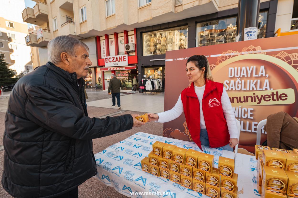 Regaip Kandili'Nde Büyükşehir, 15 Bin Kandil Simidini Halkla Paylaştı